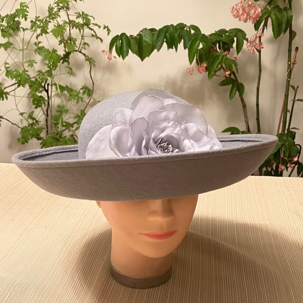 Chic Gray Hat with Light Gray Floral Detail